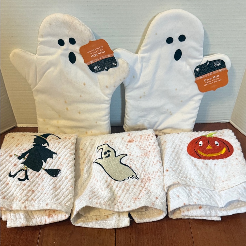 Halloween ghost pumpkin witch kitchen towels and oven mitts Linens & Things new